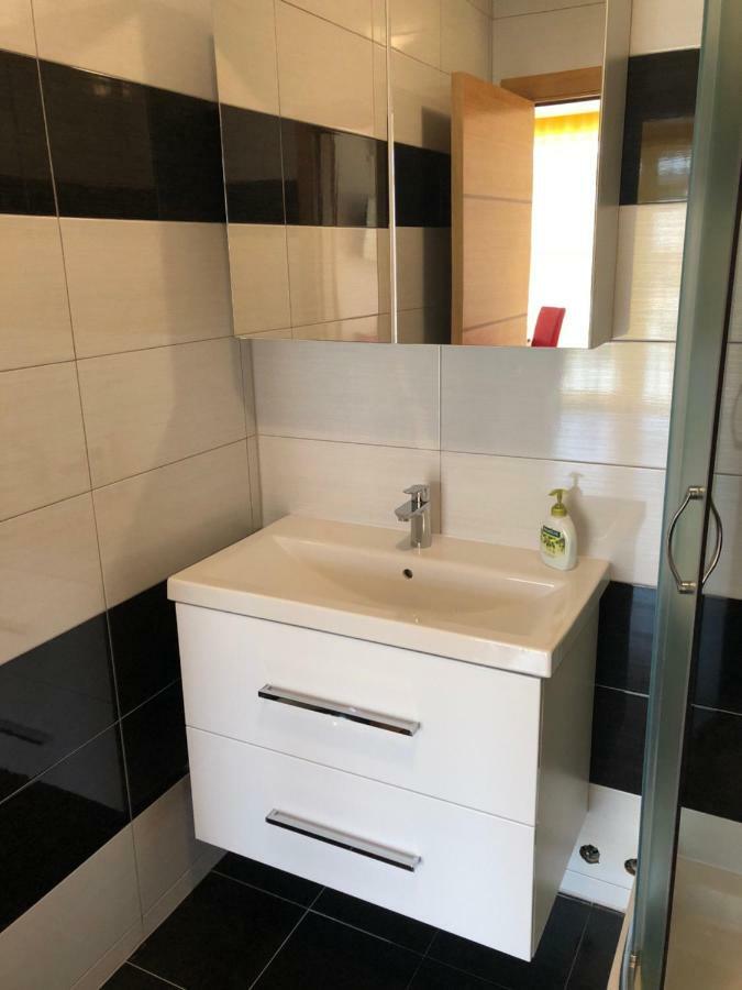 Apartment & Rooms Thomas Korenica Ngoại thất bức ảnh